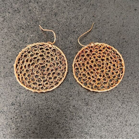 Elegant Woven Round Gold Plated Earrings Medium - Picture 3 of 3